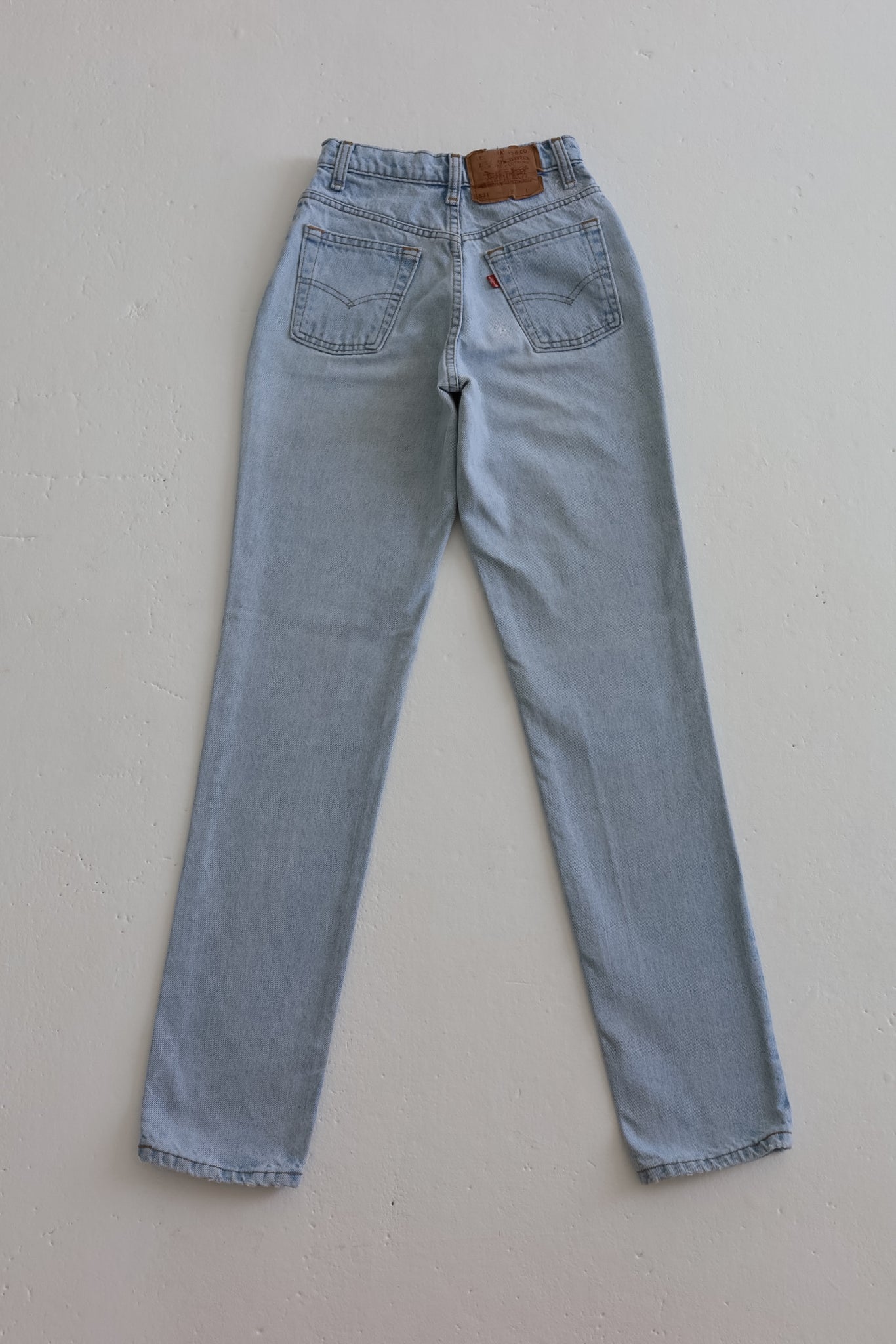 521 VINTAGE LEVI S SIZE 22